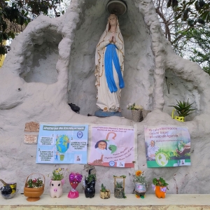 Estudiantes confeccionan “Maceteros Ecológicos”
